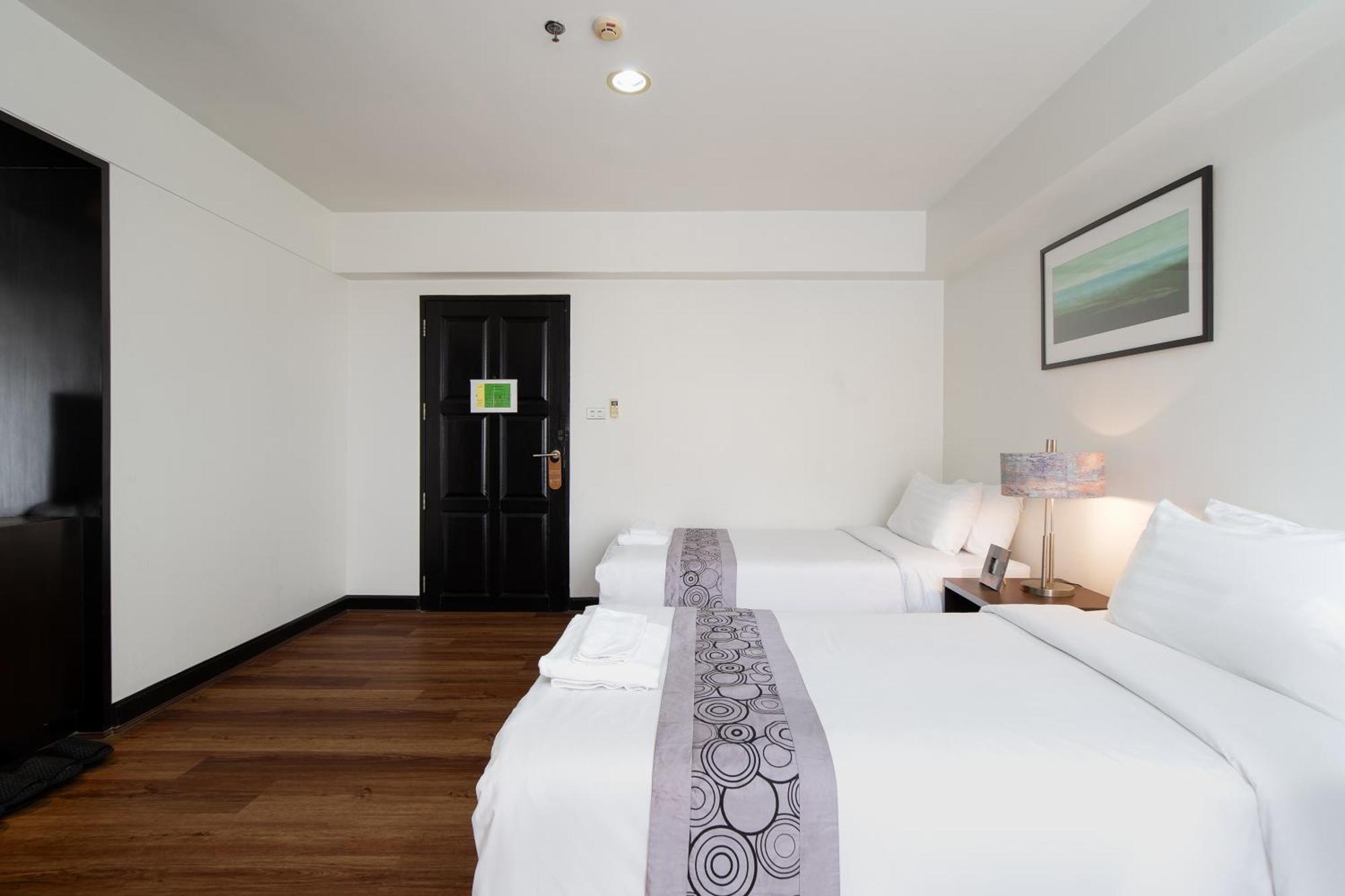 Lily Hotel Bangkok Exterior photo