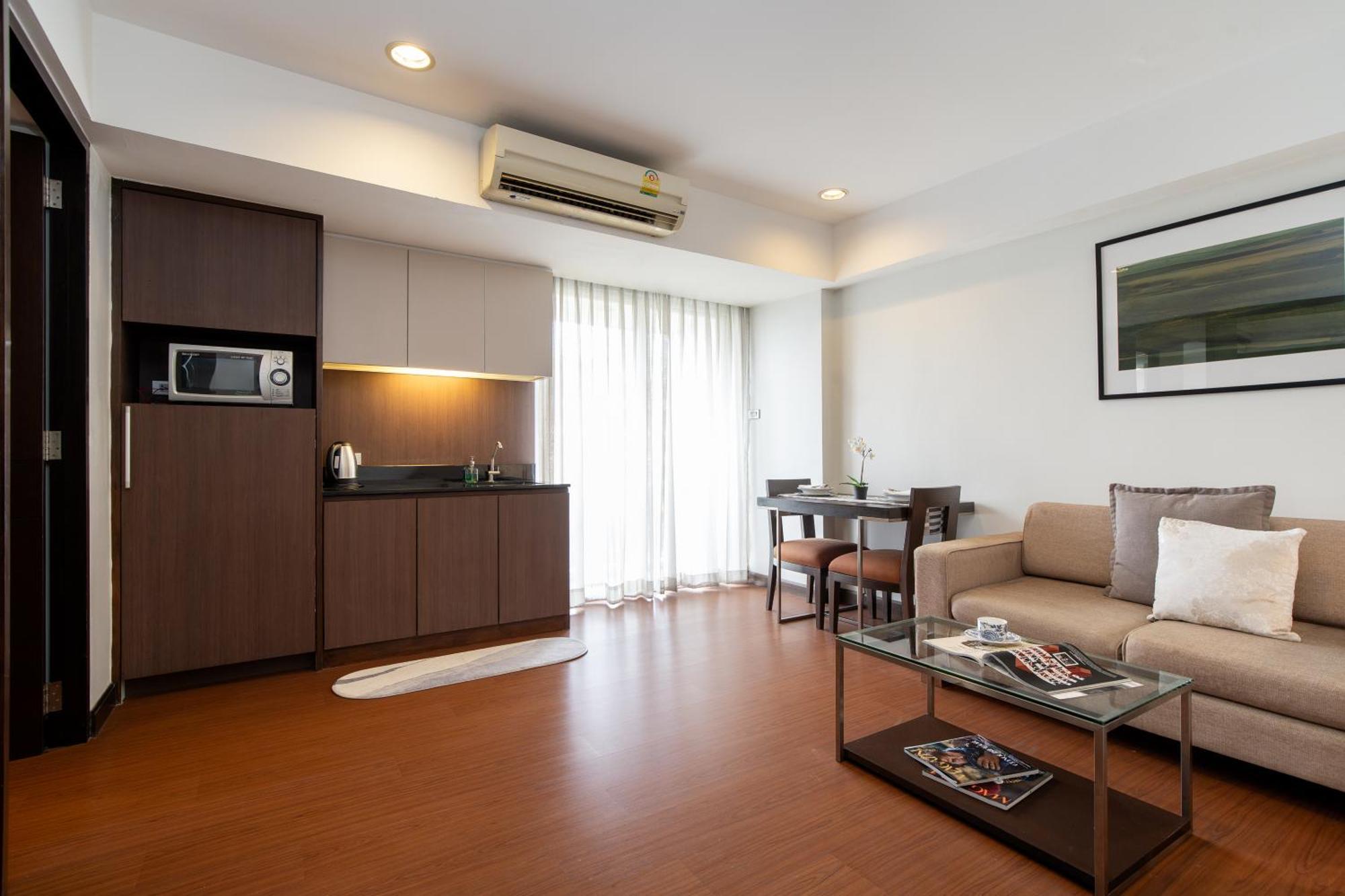 Lily Hotel Bangkok Exterior photo