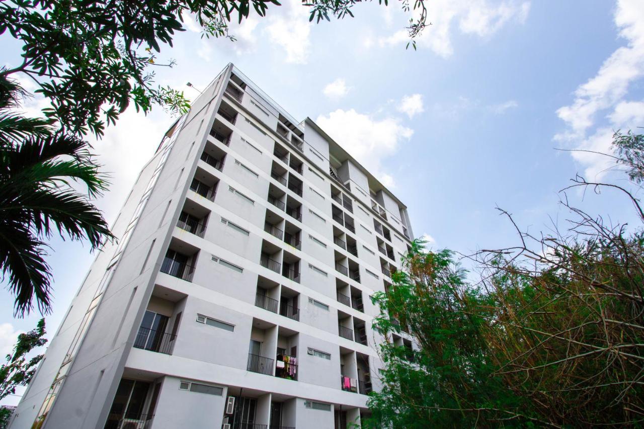 Lily Hotel Bangkok Exterior photo